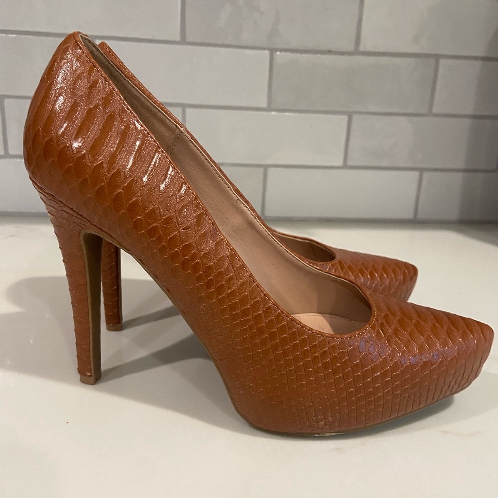 BCBGeneration Penni Cognac Textured Heels 8 / 38.5